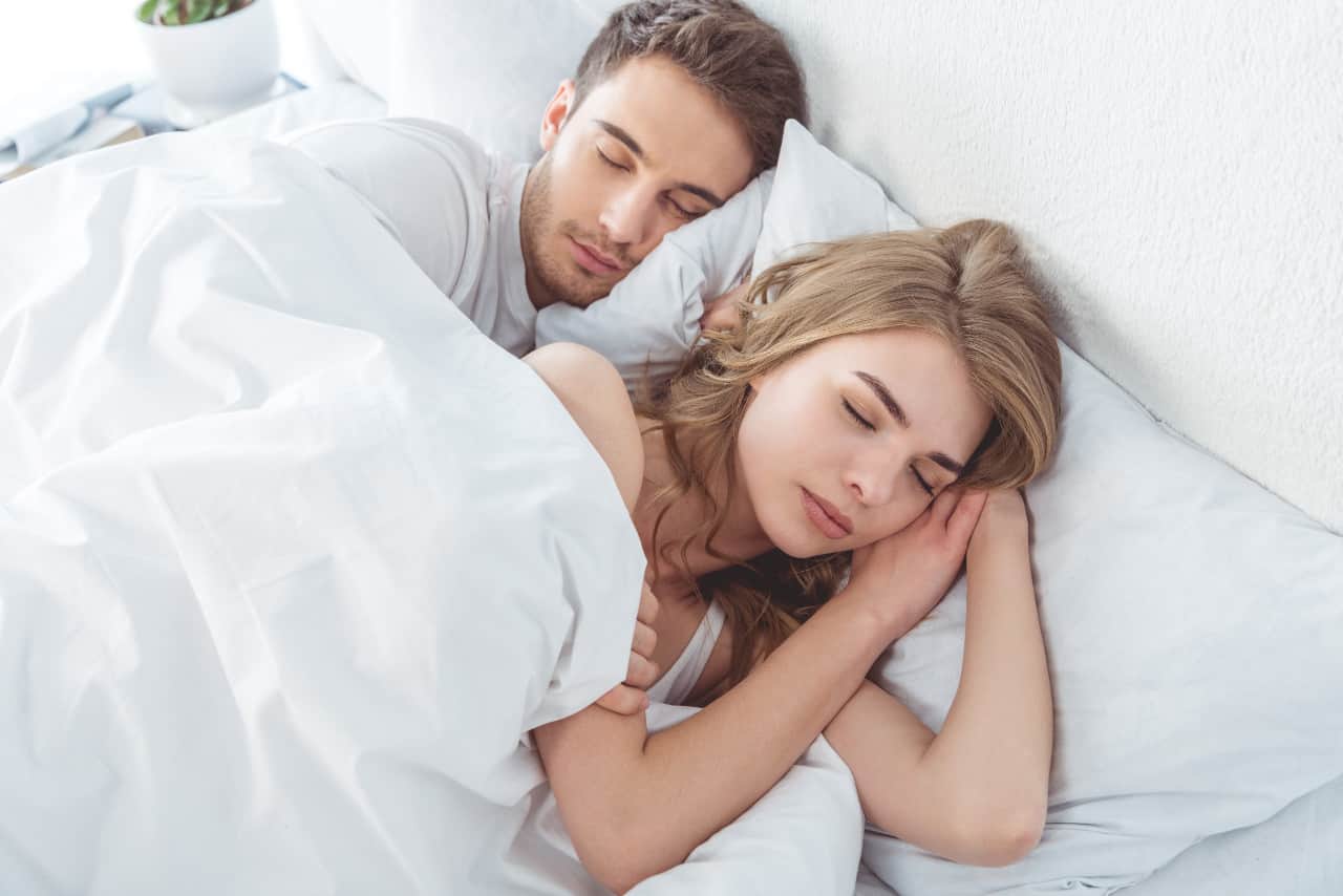 Sleeping In a Cold Room: Pros & Cons